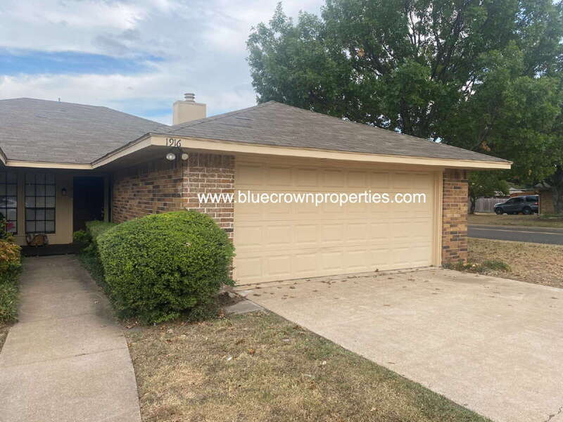 1916 Spindletop Dr in Duncanville, TX - Building Photo