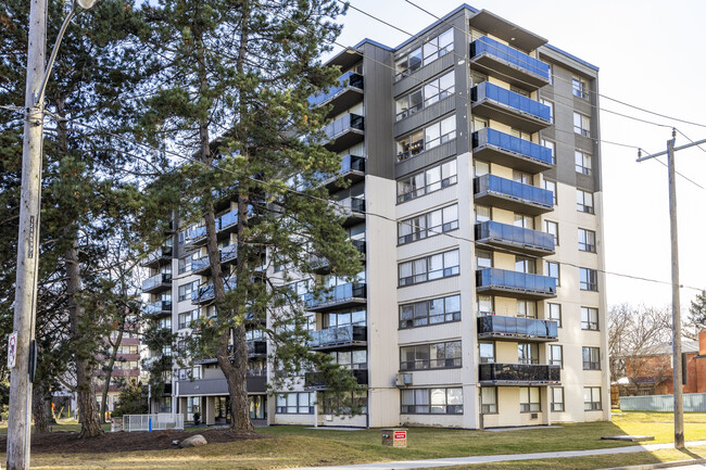 Almore Apartments in Toronto, ON - Building Photo - Building Photo