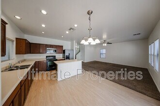 18528 W Douglas Way in Surprise, AZ - Building Photo - Building Photo