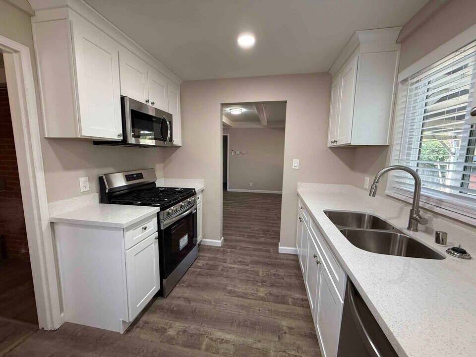 2312 Barcelona Way in Sacramento, CA - Building Photo