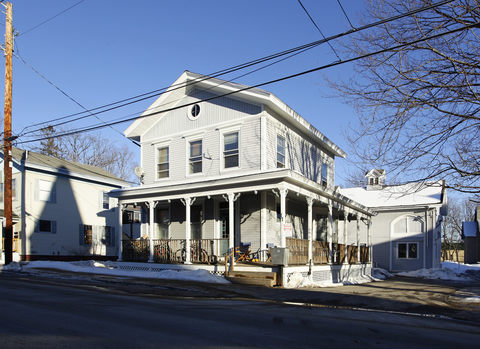 17 Cottage St in Norway, ME - Building Photo