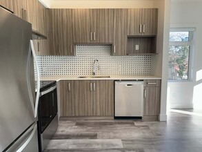 320 Mills Rd in Kelowna, BC - Building Photo - Building Photo