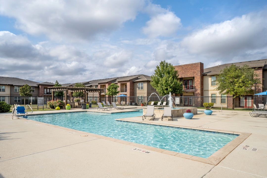 Anatole at City View in Lubbock, TX - Foto de edificio