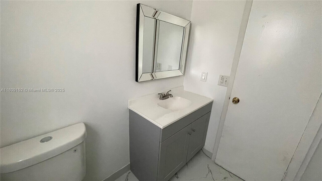5210 NW 16th St in Lauderhill, FL - Building Photo