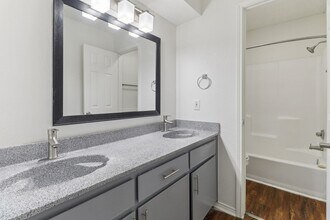 Hampton Townhomes in Crowley, TX - Foto de edificio - Building Photo