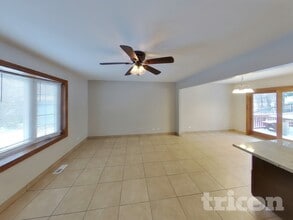 285 Polo Club Dr in Glendale Heights, IL - Building Photo - Building Photo