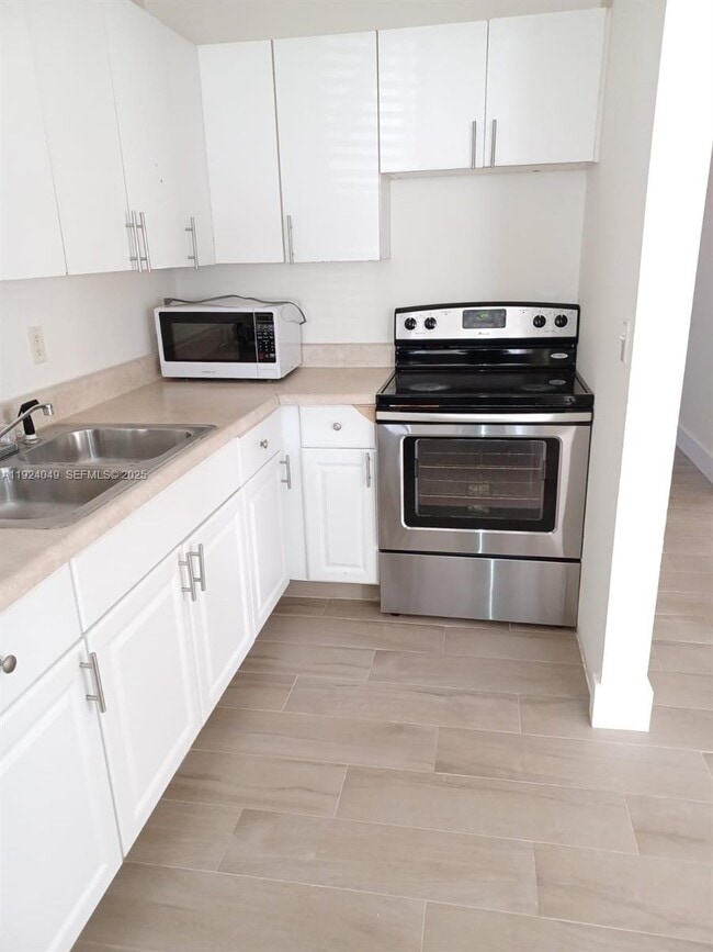 2134 Cleveland St in Hollywood, FL - Building Photo - Building Photo