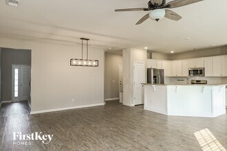 831 Redbud Ln in Summerville, SC - Foto de edificio - Building Photo