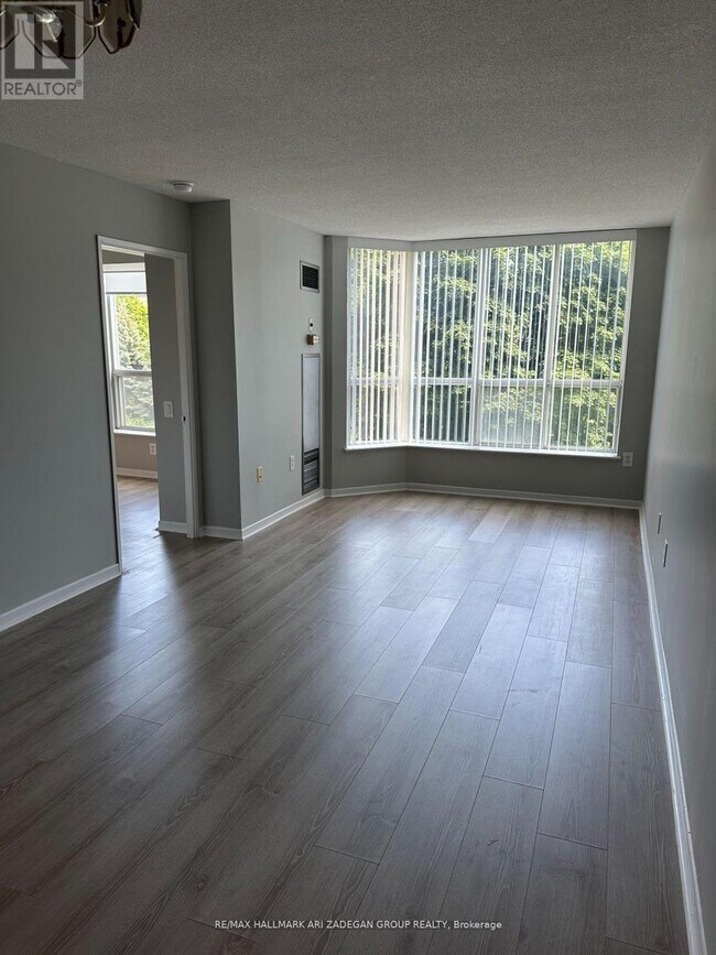 21 Overlea Blvd in Toronto, ON - Building Photo - Building Photo