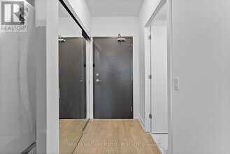 2 Teagarden Ct in Toronto, ON - Building Photo - Building Photo