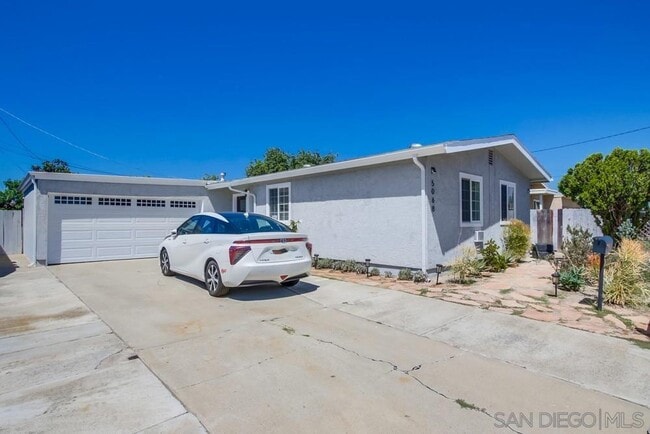5068 Baxter St in San Diego, CA - Foto de edificio - Building Photo