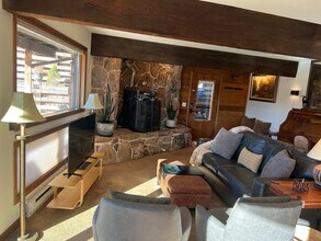 976 Medicine Bow Rd in Aspen, CO - Building Photo - Building Photo