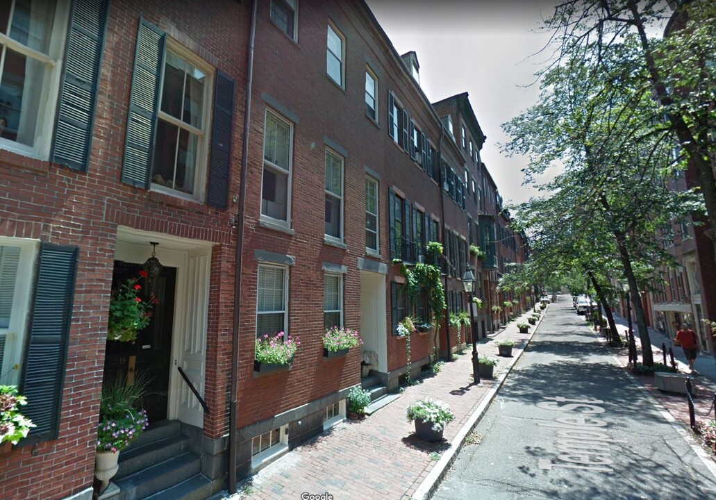 18 Temple St, Unit #2 in Boston, MA - Foto de edificio