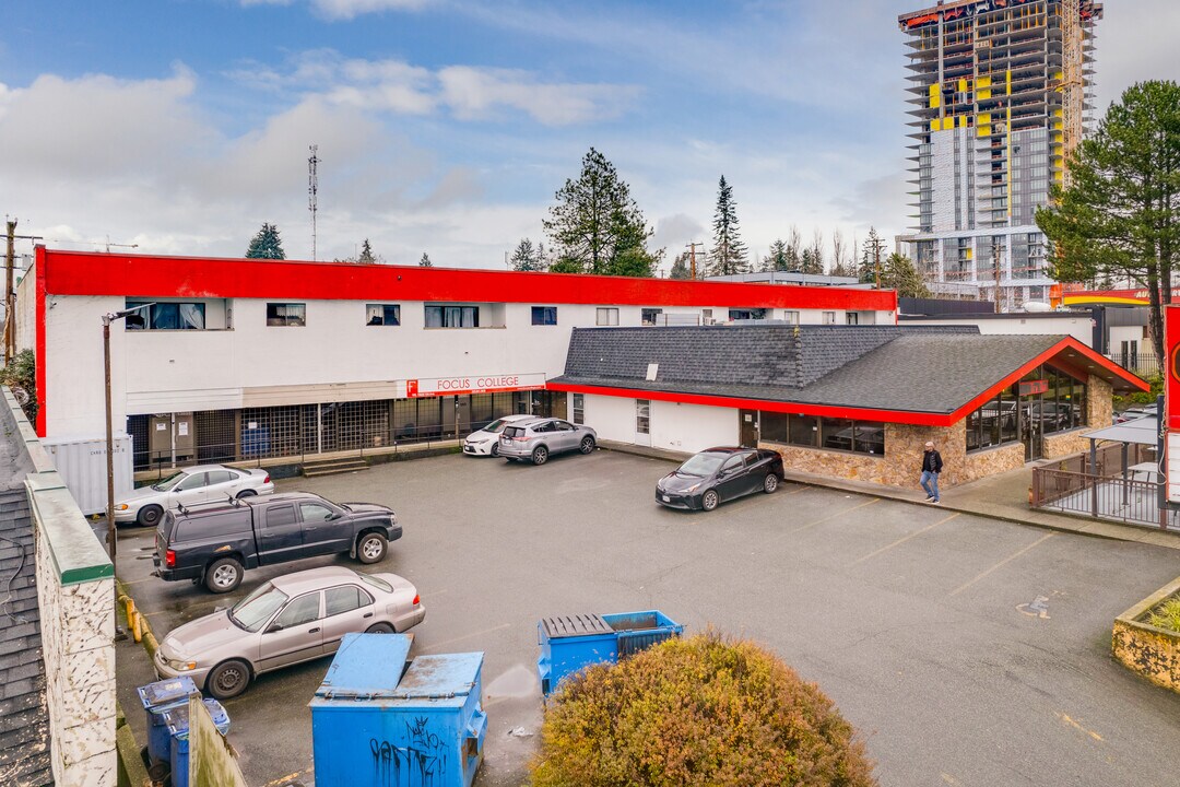 13655 104th Ave in Surrey, BC - Building Photo