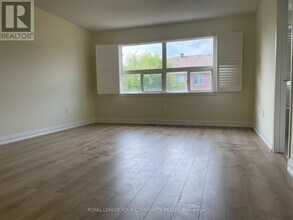 93 Starr Crescent in Aurora, ON - Building Photo - Building Photo