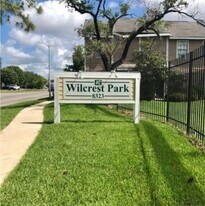 8405 Wilcrest Dr in Houston, TX - Building Photo
