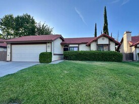 2815 College Park Dr W in Lancaster, CA - Building Photo