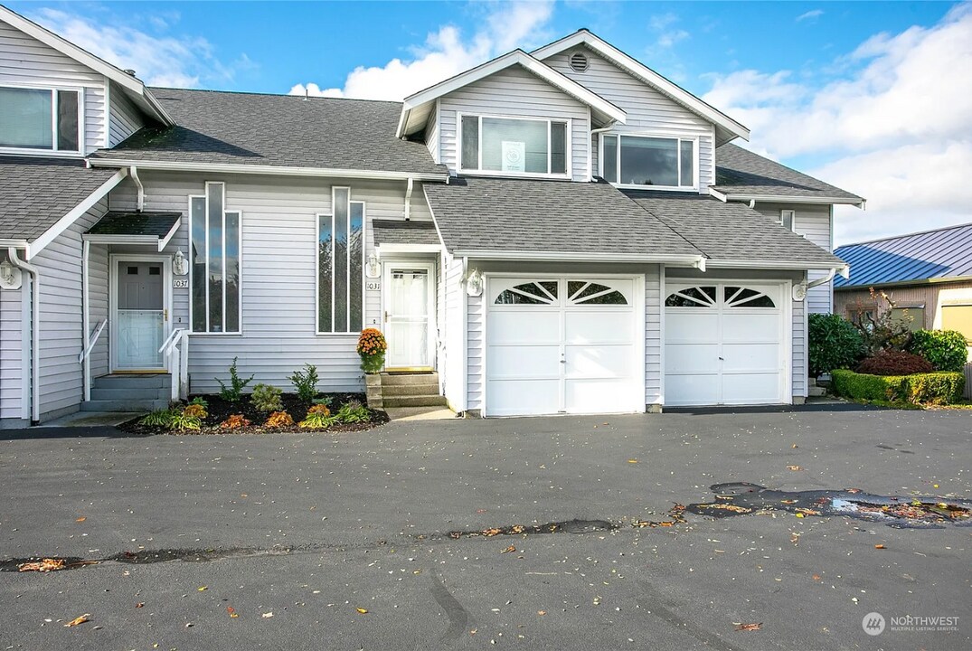 1031 Peace Portal Dr in Blaine, WA - Building Photo