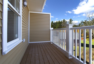 Wallace Farm Apartment Homes in Londonderry, NH - Foto de edificio - Building Photo