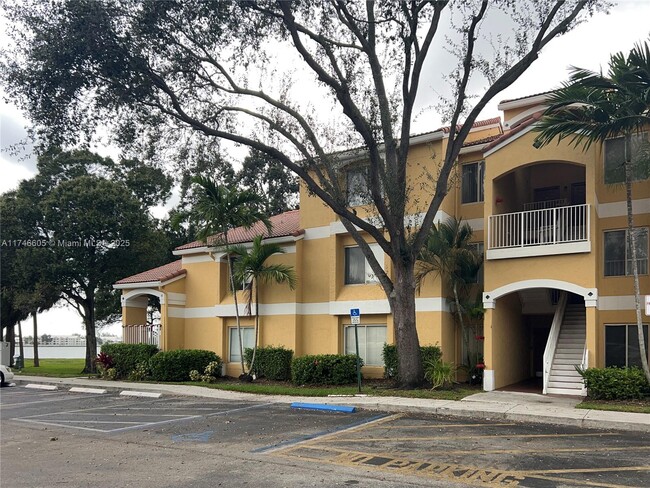 2351 NW 33rd St in Oakland Park, FL - Building Photo - Building Photo