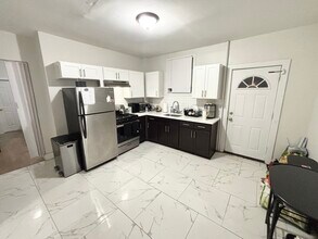 36 N 6th St, Unit 1 in Newark, NJ - Building Photo - Building Photo