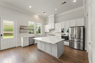 9651 Kings Cross Station in Houston, TX - Building Photo - Building Photo