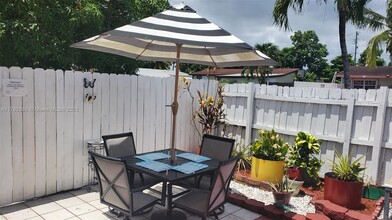 6460 Roosevelt St in Hollywood, FL - Building Photo - Building Photo