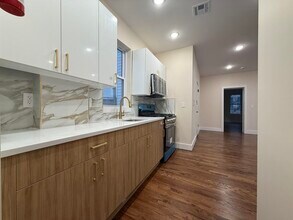 165 Danforth Ave in Jersey City, NJ - Building Photo - Building Photo