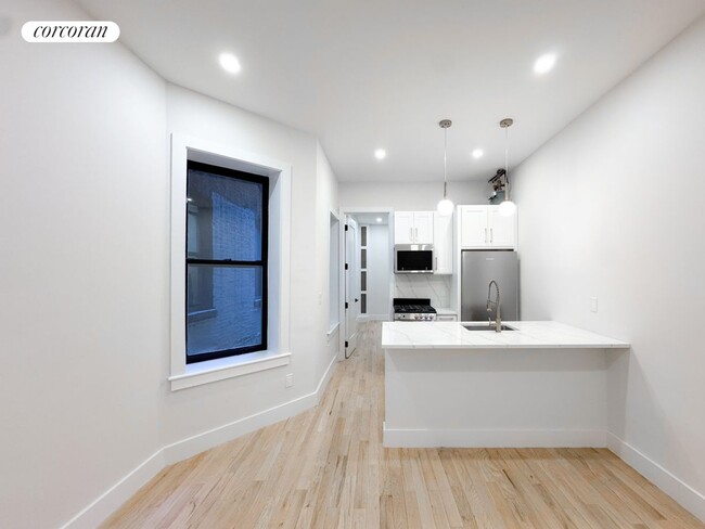 204 W 96th St in New York, NY - Building Photo - Building Photo