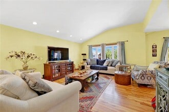 24 Purdue Ct in Staten Island, NY - Building Photo - Building Photo