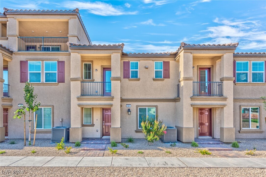 624 Sedum Ave. in Henderson, NV - Foto de edificio