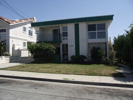2104 Huntington Ln, Unit C in Redondo Beach, CA - Building Photo