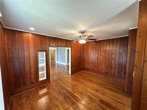 501 N Virginia St in Terrell, TX - Foto de edificio - Building Photo