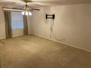 6421 Austinville Dr in Katy, TX - Foto de edificio - Building Photo