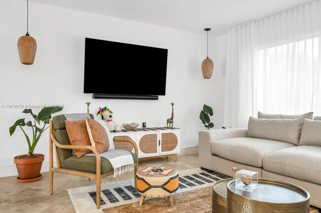 5250 NE 15th Ave in Fort Lauderdale, FL - Foto de edificio - Building Photo