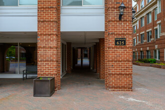 Towngate North in Alexandria, VA - Building Photo - Building Photo