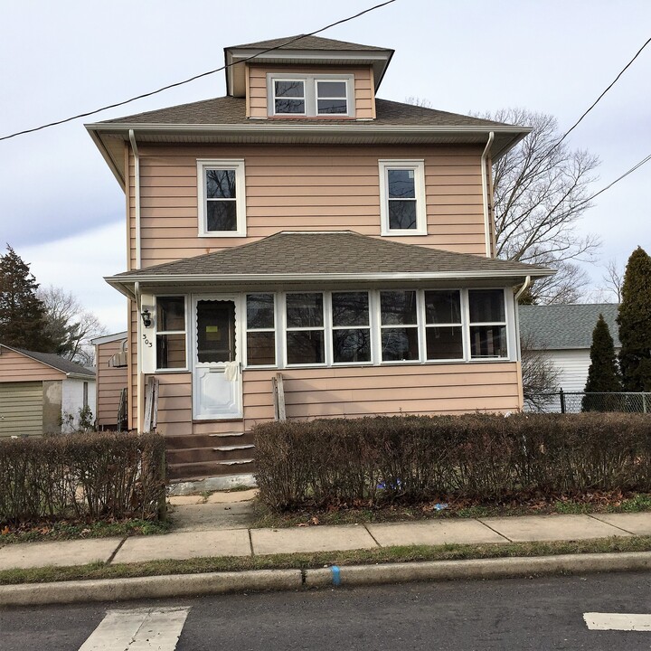 303 Ellis St in Glassboro, NJ - Building Photo