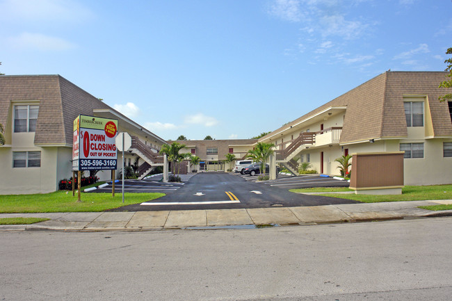 Timber Creek Apartments in Miami, FL - Building Photo - Building Photo