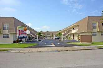 Timbercreek Apartments in Miami, FL - Building Photo - Building Photo