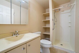 325 E 8th St, Unit 1 in Duluth, MN - Foto de edificio - Building Photo