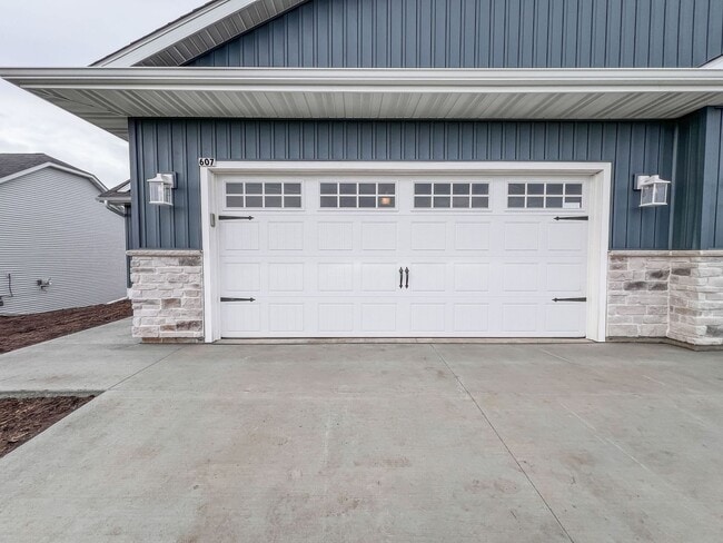 607 S Division St in Roberts, WI - Building Photo - Building Photo