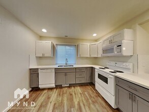 13523 5th Ave Ct S in Tacoma, WA - Foto de edificio - Building Photo