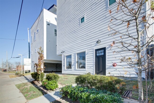 property at 3824 Fulton St