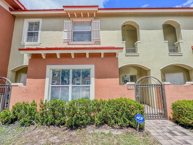 255 Lake Monterey Cir in Boynton Beach, FL - Building Photo - Building Photo
