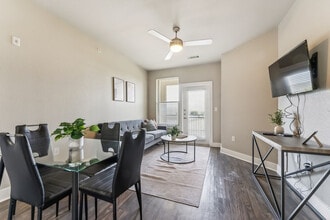 3090 Outlet Pkwy in Grand Prairie, TX - Building Photo - Building Photo