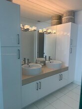 2020 N Bayshore Dr, Unit 3703 in Miami, FL - Building Photo - Building Photo