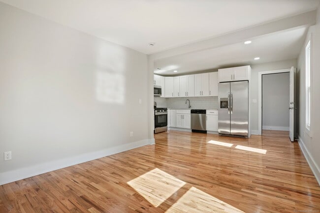 10 Perry Hill Rd in Shelton, CT - Building Photo - Building Photo