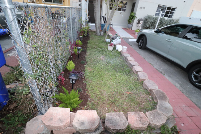 3054B NW 15th St in Miami, FL - Building Photo - Building Photo