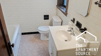 2611 W Berwyn Ave, Unit 1A in Chicago, IL - Building Photo - Building Photo