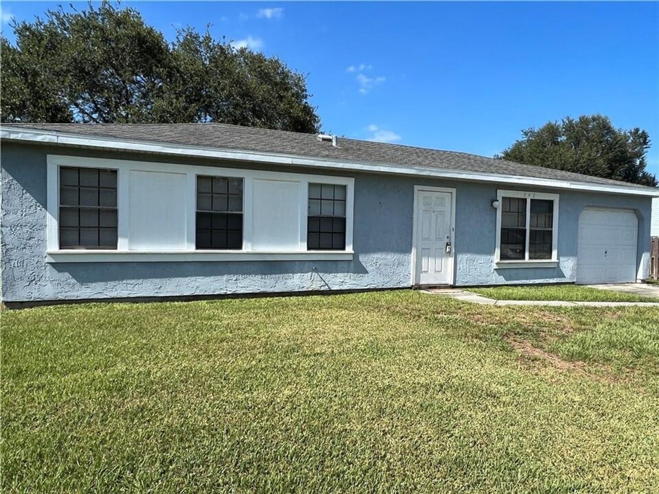 842 Wasena Ave in Sebastian, FL - Building Photo